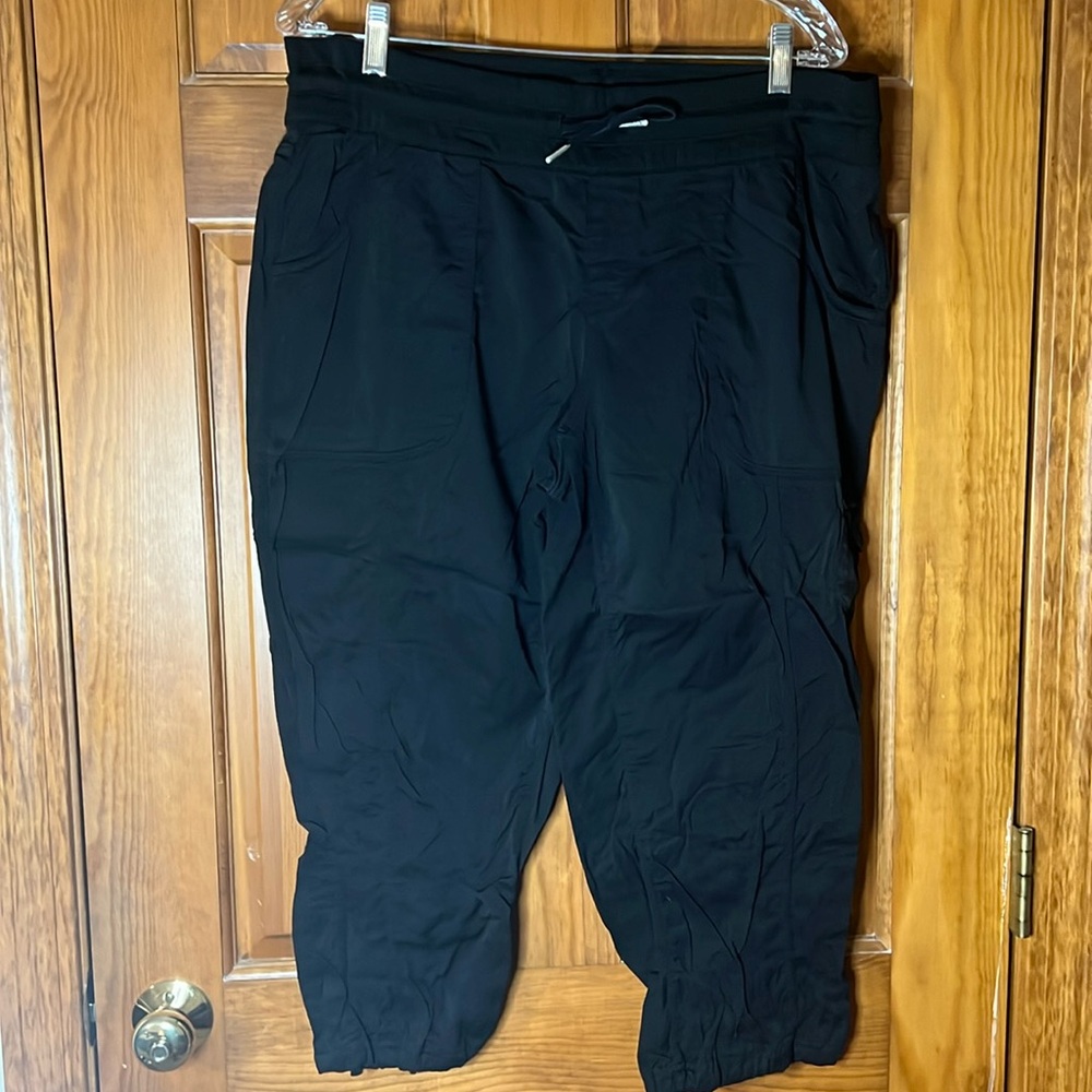 Women’s Size XL The North Face Aphrodite Capris Black